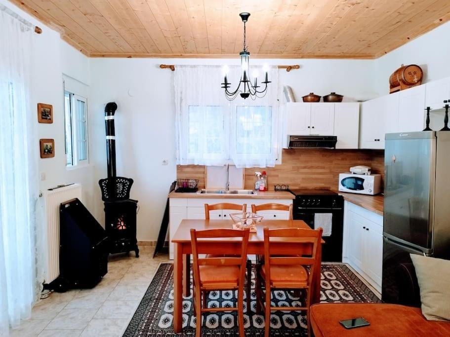 Cozy Cottage For 4 Lávdhas Eksteriør billede