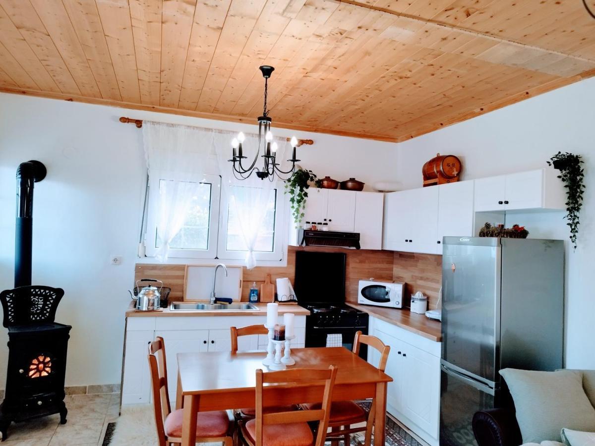 Cozy Cottage For 4 Lávdhas Eksteriør billede